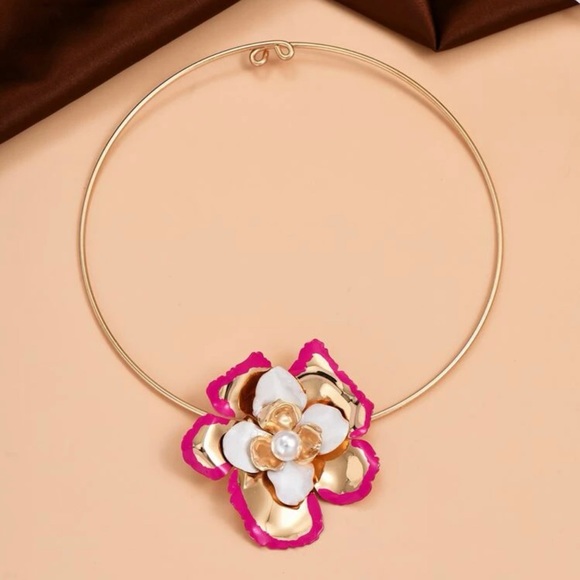 🟡Faux Pearl Flower Choker & Stud Earrings Set - Picture 5 of 11